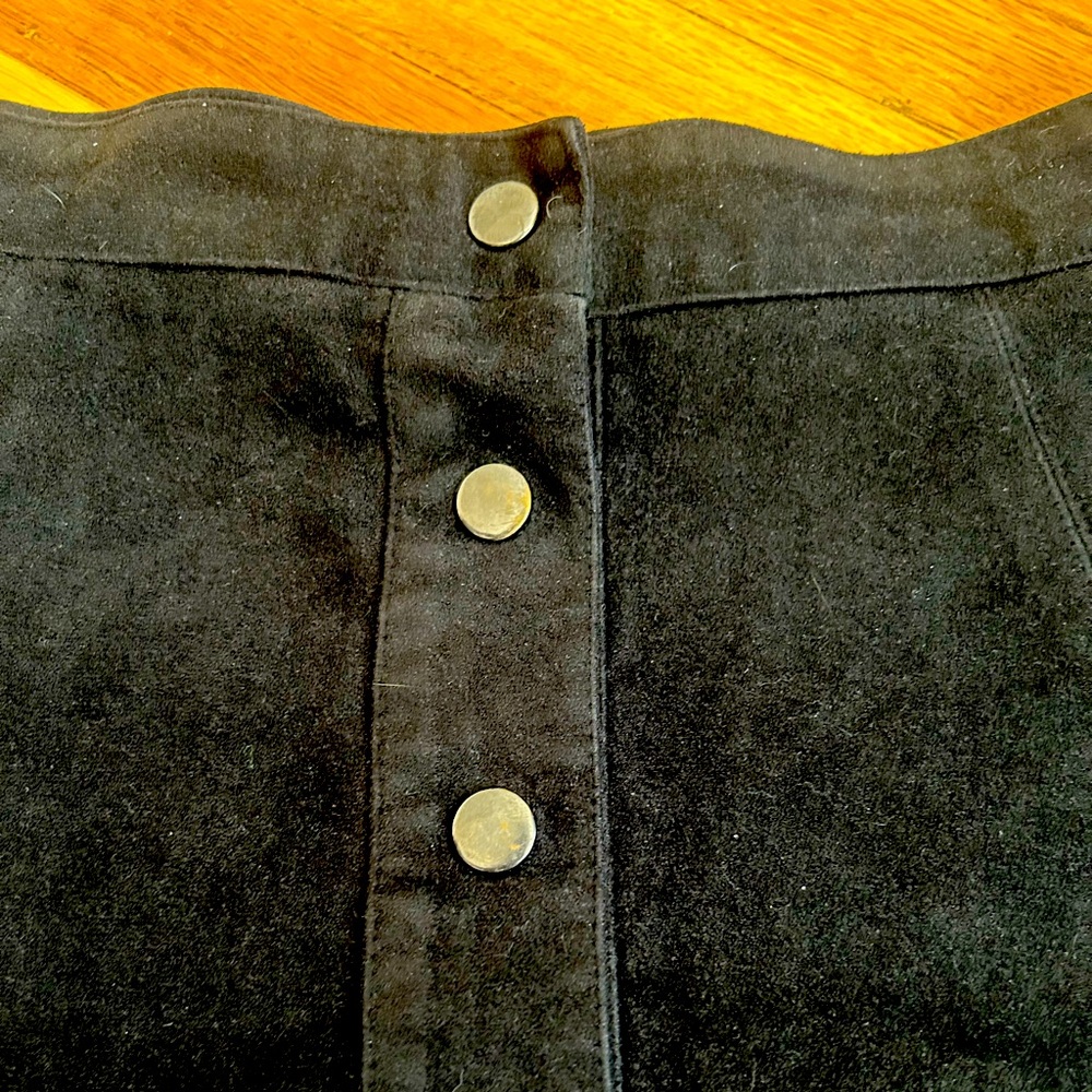 Black Button-Up Skirt - Picture 2 of 3